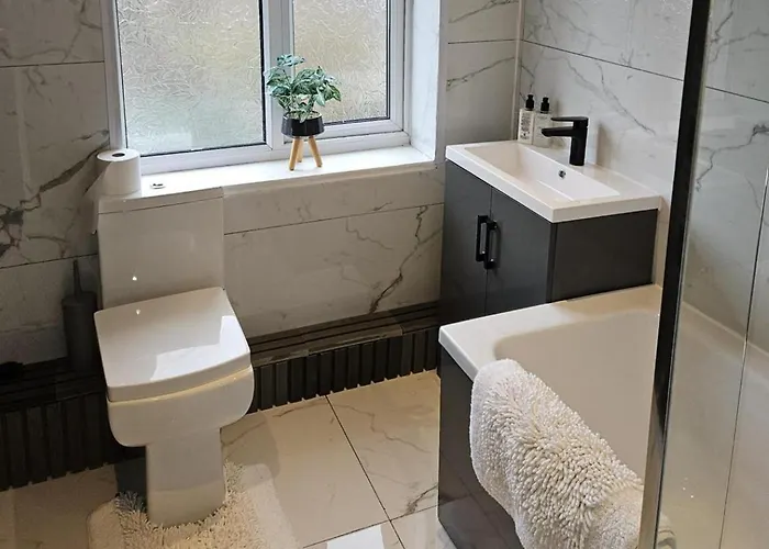 Manchester 2-Bed House Sleeps 4 20 Min To Centre