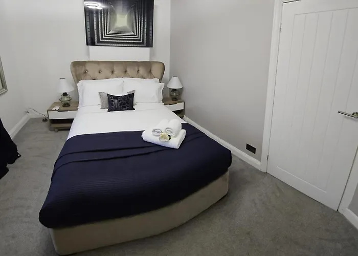 Manchester 2-Bed House Sleeps 4 20 Min To Centre