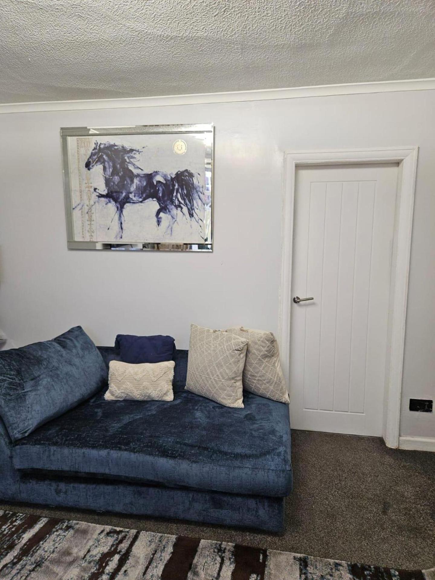 2-bed House Sleeps 4 20 Min To Centre *