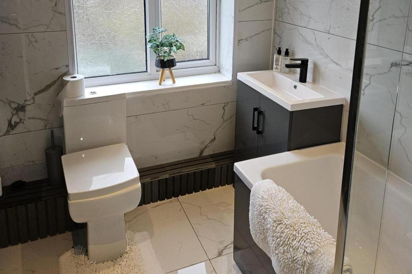 2-bed House Sleeps 4 20 Min To Centre Mánchester
